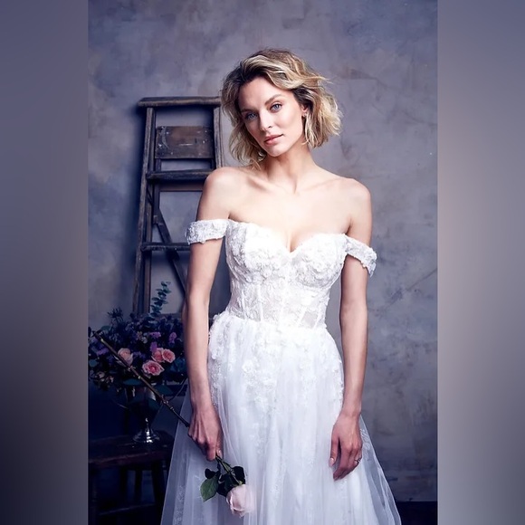 Cassidy Sara - D203 - Ivory - Sample Sale - Picture 3 of 3